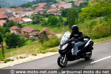 Essai nouveau scooter Peugeot Satelis 400 et 500 : le Lion dans la cour des maxiscooters