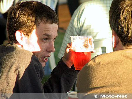 Pour éviter de trop faire la queue, mieux vaut se plier aux coutumes locales : commander deux pintes à la fois