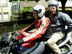 Rémy Heitz découvre les joies de la moto... (Photo Alex Krassovsky)