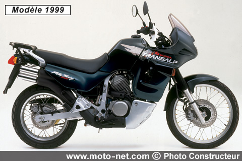 Test Honda XL700V Transalp : La Transalp poursuit son bonhomme de… route 