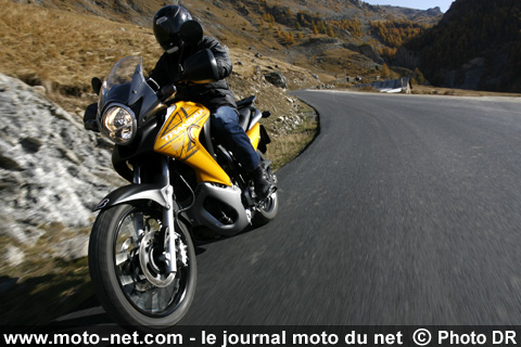 Test Honda XL700V Transalp : La Transalp poursuit son bonhomme de… route 