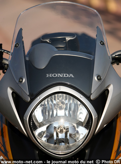 Test Honda XL700V Transalp : La Transalp poursuit son bonhomme de… route 