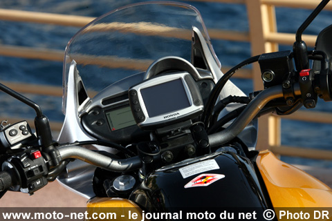 Test Honda XL700V Transalp : La Transalp poursuit son bonhomme de… route 