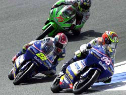 Triplé Aprilia en 125 et en 250