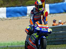 En 250, Elias s’impose devant Poggiali et De Puniet