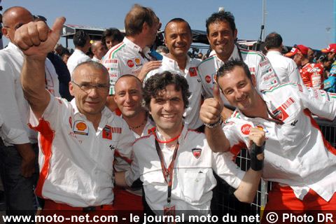 Au centre, Filippo Preziosi - Essais MotoGP à Sepang : l'Amérique en force !