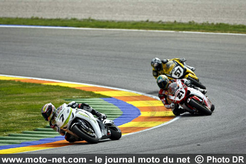  Carlos Checa, Troy Bayliss et Lorenzo Lanzi - Le Superbike met le feu à Valence !
