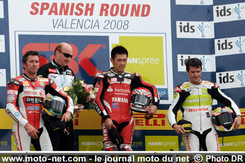 Noriyuki Haga 1er, Troy Bayliss 2ème et Carlos Checa 3ème - Le Superbike met le feu à Valence !
