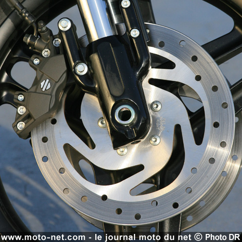 Test Harley XR1200 : l'américaine qui veut envahir l'Europe !