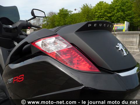Essai nouveau scooter Peugeot Satelis RS 250 et 500 : Peugeot lâche les fauves avec les scooters Satelis RS : Résolument Sport !