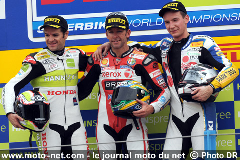 1er Troy Bayliss, 2ème Carlos Checa et 3ème Max Neukirchner - Les australiens frappent fort à Assen !