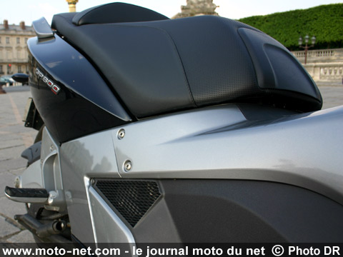 Essai Gilera GP 800 : La Ferrari des scooters ?