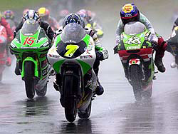 Piste détrempée pour les 125