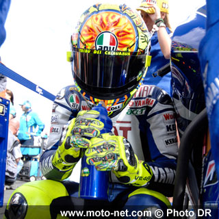 Les décorations spécifiques des casques du n°46