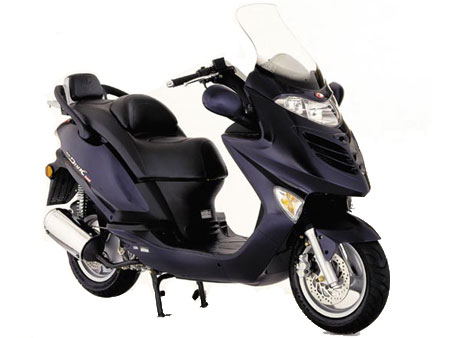 Le Kymco Grand Dink 125 est-il une alternative envisageable pour les motards urbains ?