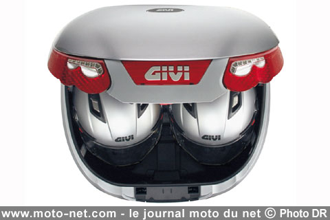Givi voit grand avec un top case de 55 L : le Maxia 3