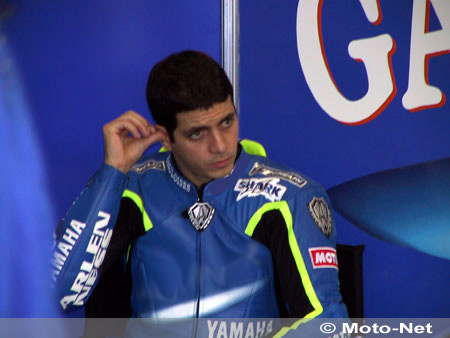 Alex barros chez Tech 3 lors des essais officiels Yamaha, l'an dernier, à Jerez de la Frontera