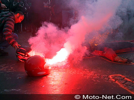 Les casques brûlent à Denfert