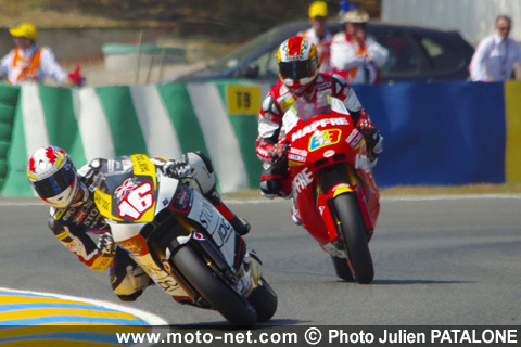 Les pilotes français Jules Cluzel et Mike di Meglio en Moto2