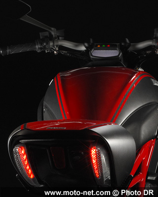 Nouvelle Ducati Diavel 2011 : premières photos et infos officielles