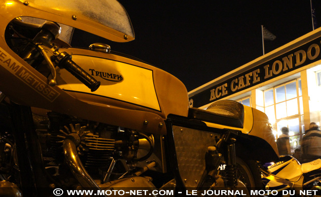 Metzeler présente son calendrier 2011 à l'Ace Café