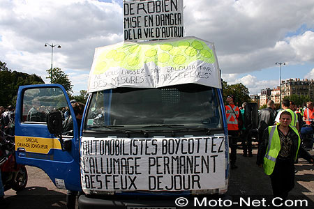 Manifestation FFMC du 19 septembre 2004 contre l'allumage des feux le jour