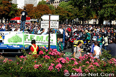 Manifestation FFMC du 19 septembre 2004 contre l'allumage des feux le jour