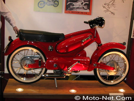 Moto Salon 2004 : Superbe Motom sur le stan de l'Ital Club de France