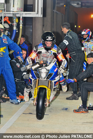 24H Moto du Mans - 03h00 : ravitaillement de la Suzuki n°1
