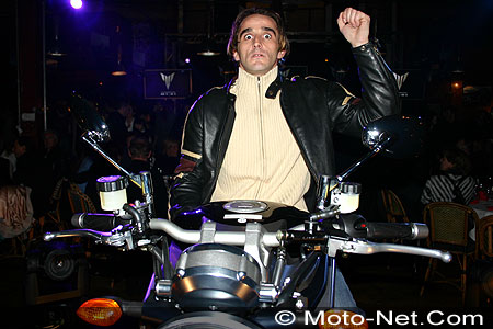 Gérard Depardieu dévoile la Yamaha MT01