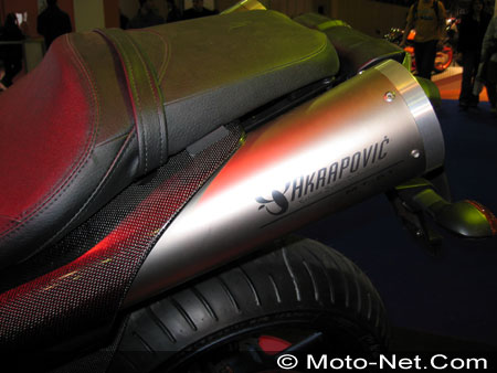 Paris Tuning Show 2005 : La Yamaha MT-01 équipée de pots Akrapovic