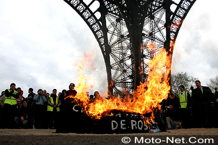 Les motards enterrent les feux de jour