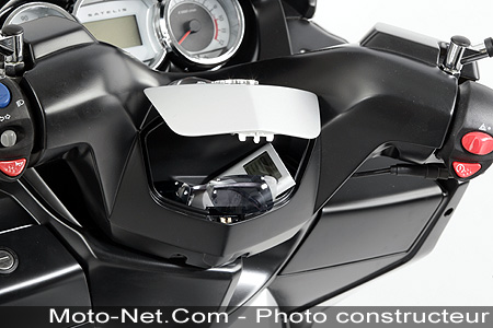 Nouveautés 2006 : Peugeot défie Piaggio sur le marché des maxi-scooters