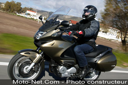 Honda Deauville 700 : toujours prête