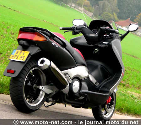 TMax : le scoot qui fait peur aux motos