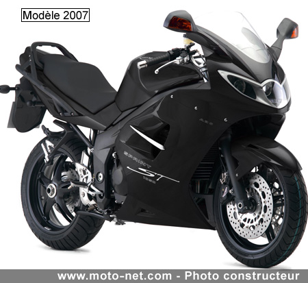 Baisse des prix sur les dernières Triumph Sprint ST et Tiger 2006