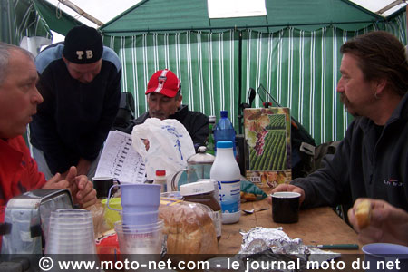 Championnat du monde des rallyes 2007, Belgian Moto Tour : première étape, après la pluie... la pluie !