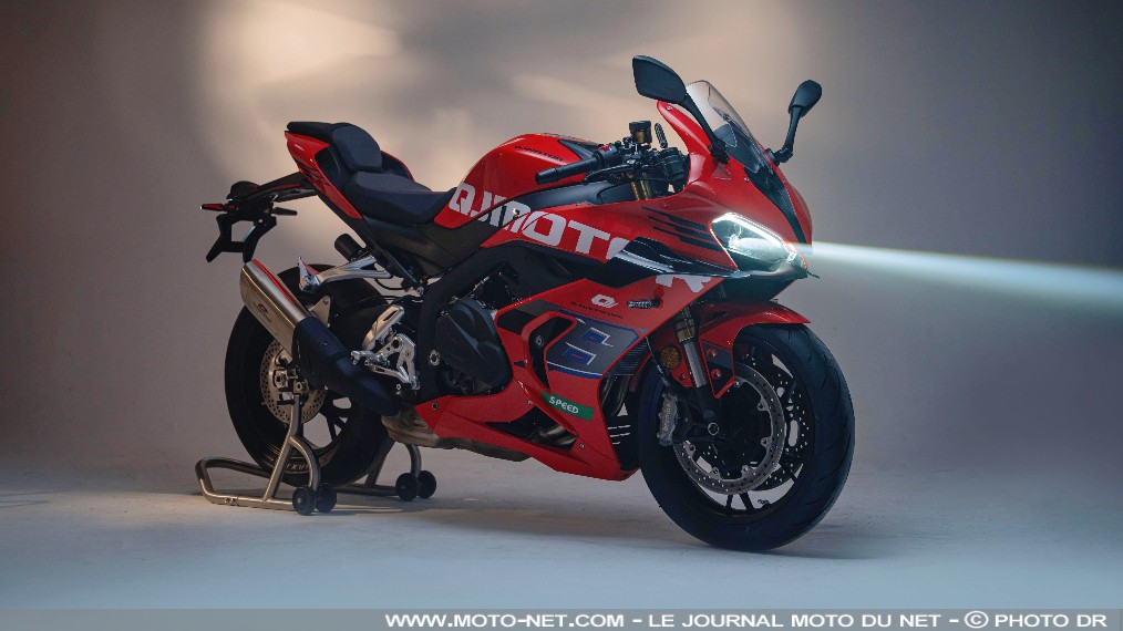 QJMotor muscle sa sportive 4-cylindres avec la SRK 800 RS

QJMotor augmente de 30% la puissance de sa Supersport de 778 cc via une nouvelle déclinaison de 122 ch : la SRK800 RS. La partie-cycle s'oriente également vers des prétentions plus pistardes pour un prix contenu à 9699 euros. MNC la détaille et la compare.
