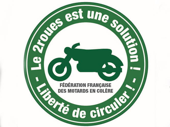 Une Nuit 2-roues place de la Bastille à Paris