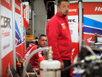 La Honda Racing n°111 abandonne, victime d'un problème technique...