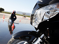 Permis B et 125 : la formation de 7 heures prend du retard