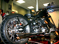 Saxon Henchman, un rebelle dans un marché de niche