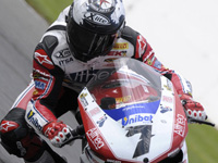WSBK : Checa gagne la bataille d'Angleterre ! WSBK : Checa gagne la bataille d'Angleterre !